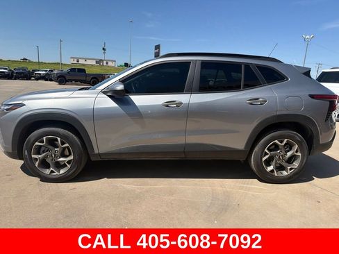 Used 2026 Chevrolet Trax LT w/ LT Convenience Package FWD image 6