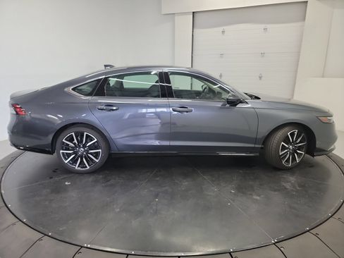 Used 2023 Honda Accord Touring image 11