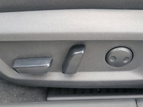 Certified 2024 Nissan Rogue SV image 33