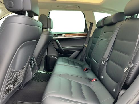 Used 2012 Volkswagen Touareg TDI AWD/4WD image 7