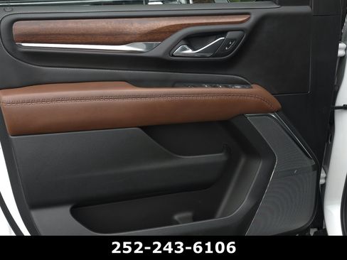 Used 2023 GMC Yukon Denali Ultimate AWD/4WD image 32