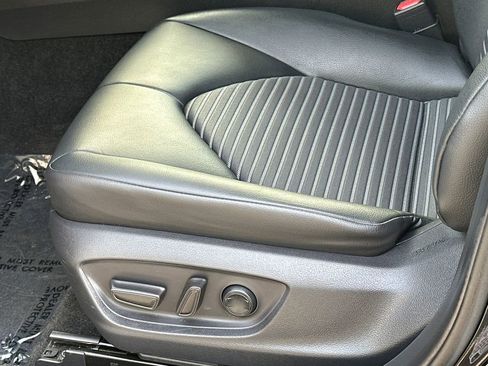 Used 2019 Toyota Camry SE FWD image 18