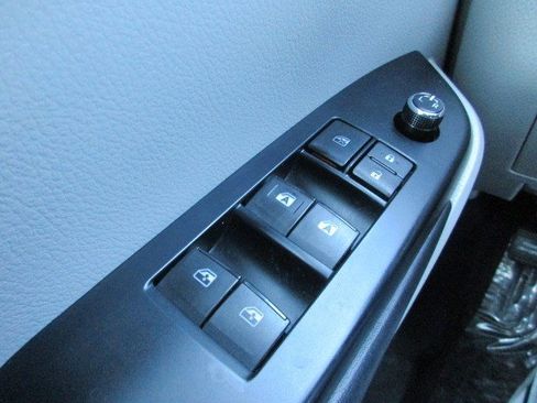 Used 2015 Toyota Highlander XLE image 14