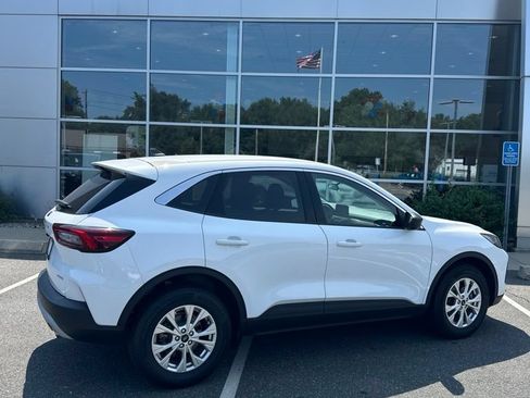 Used 2023 Ford Escape Active AWD/4WD image 3