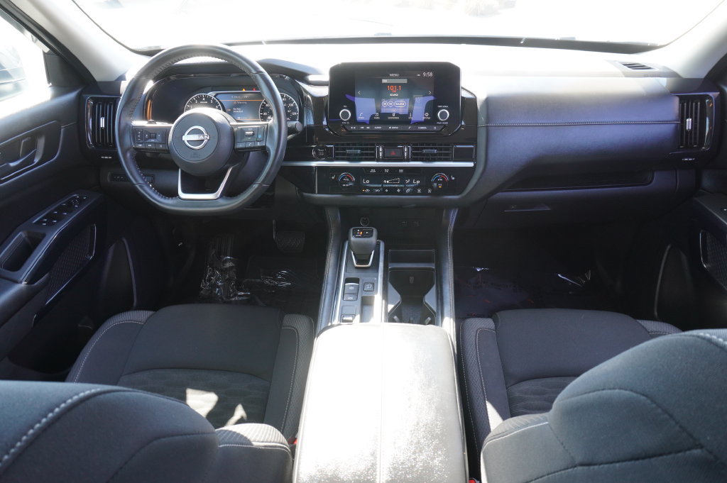 Certified 2025 Nissan Pathfinder SV FWD image 11