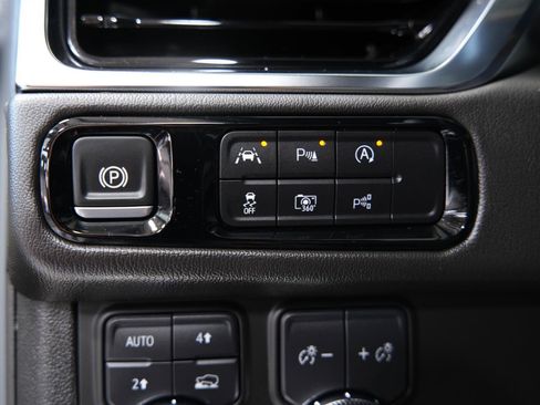Used 2025 GMC Yukon Denali AWD/4WD image 40