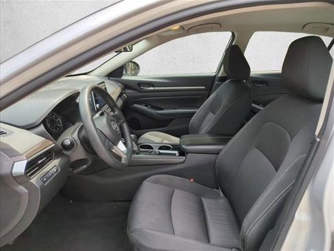 Used 2023 Nissan Altima 2.5 SV FWD image 16