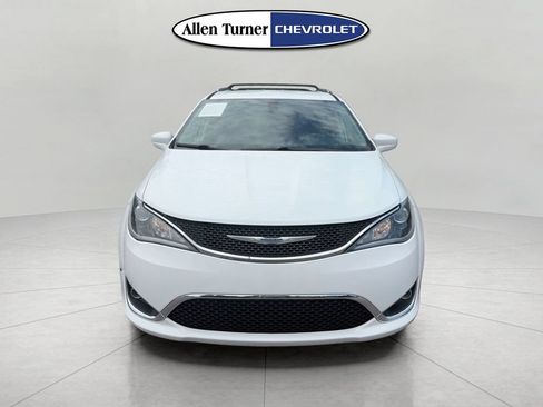 Used 2018 Chrysler Pacifica Touring-L Plus FWD image 8