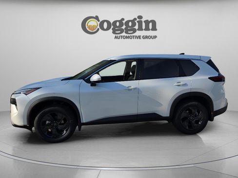 New 2026 Nissan Rogue SV FWD image 2