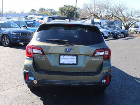 Used 2018 Subaru Outback 2.5i Limited image 12