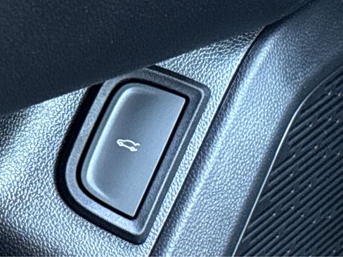 New 2026 Chevrolet Equinox ACTIV w/ Convenience Package III image 40