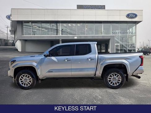 Used 2025 Toyota Tacoma Limited AWD/4WD image 5