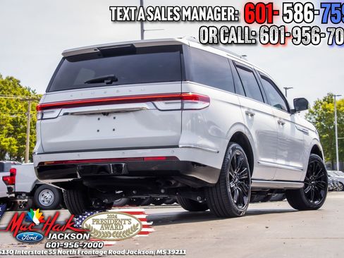 Used 2024 Lincoln Navigator Reserve AWD/4WD image 7