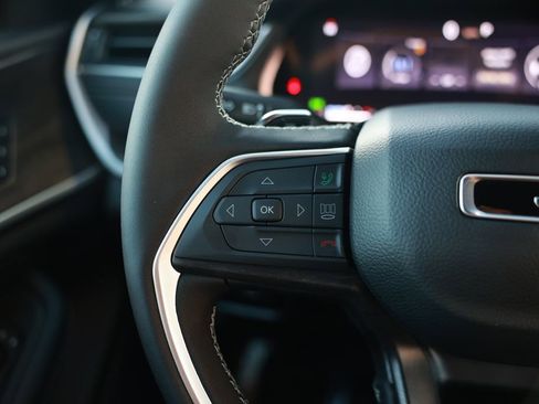 New 2025 Jeep Grand Cherokee Limited image 17