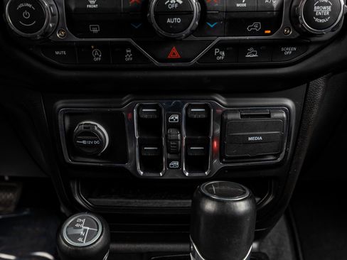Used 2022 Jeep Gladiator Overland image 28
