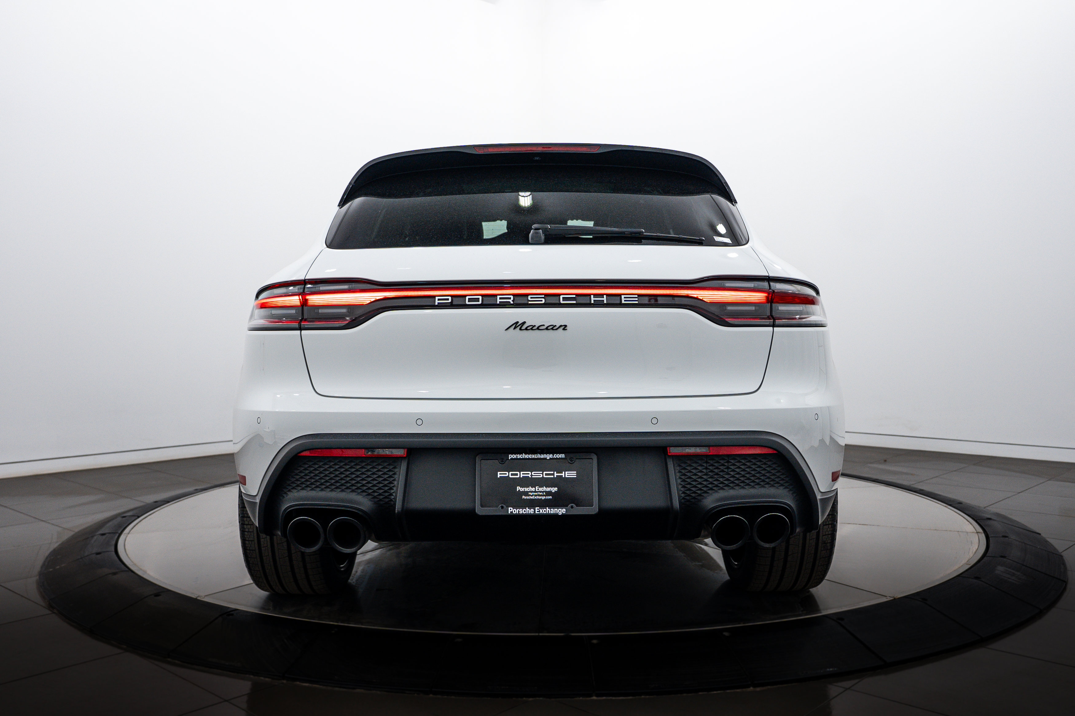 Certified 2026 Porsche Macan AWD/4WD image 6