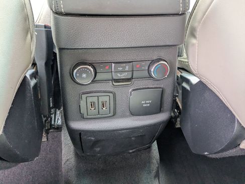 Used 2017 Ford Explorer Platinum image 28