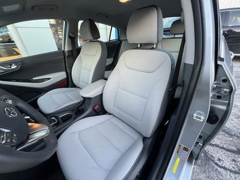 Used 2022 Hyundai Ioniq SE image 9