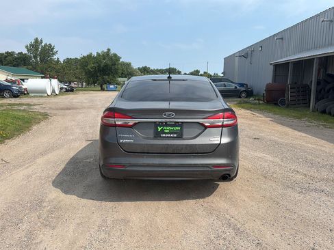Used 2017 Ford Fusion SE w/ Fusion SE Technology Package FWD image 5