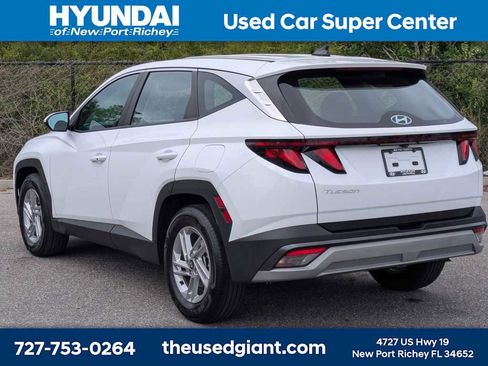 Used 2025 Hyundai Tucson SE image 3
