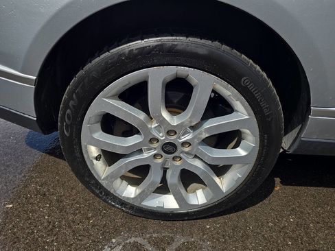 Used 2013 Land Rover Range Rover HSE image 16