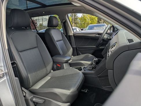 Used 2023 Volkswagen Tiguan SE w/ Panoramic Sunroof Package AWD/4WD image 32