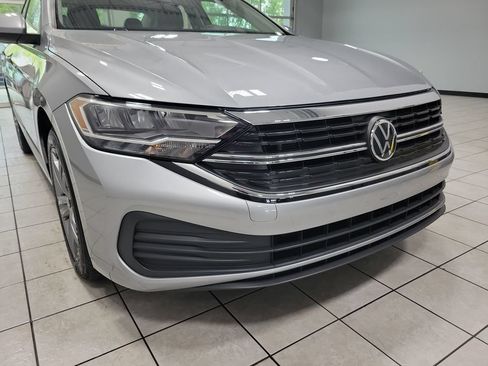 Used 2023 Volkswagen Jetta SE w/ Panoramic Sunroof Package FWD image 24