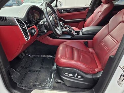 Used 2019 Porsche Cayenne AWD/4WD image 5