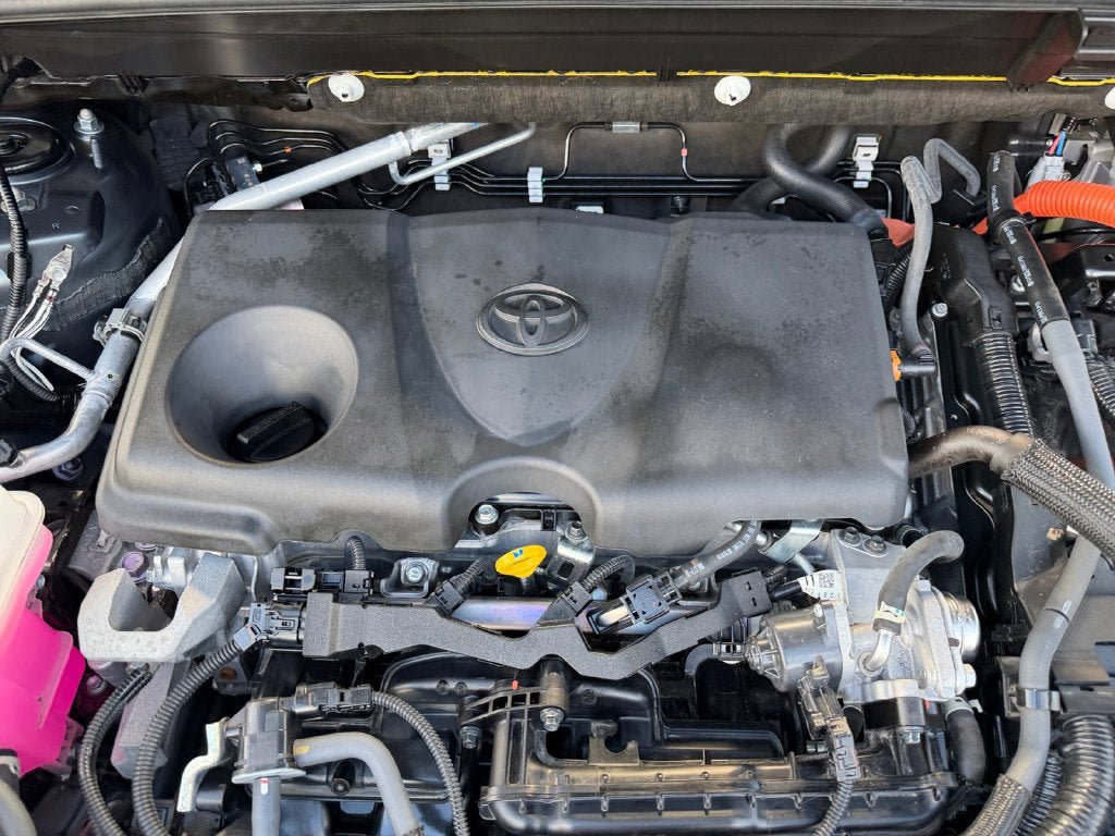 Used 2024 Toyota Venza LE AWD/4WD image 30