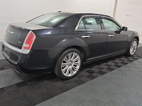 Used 2011 Chrysler 300 Limited RWD image 2