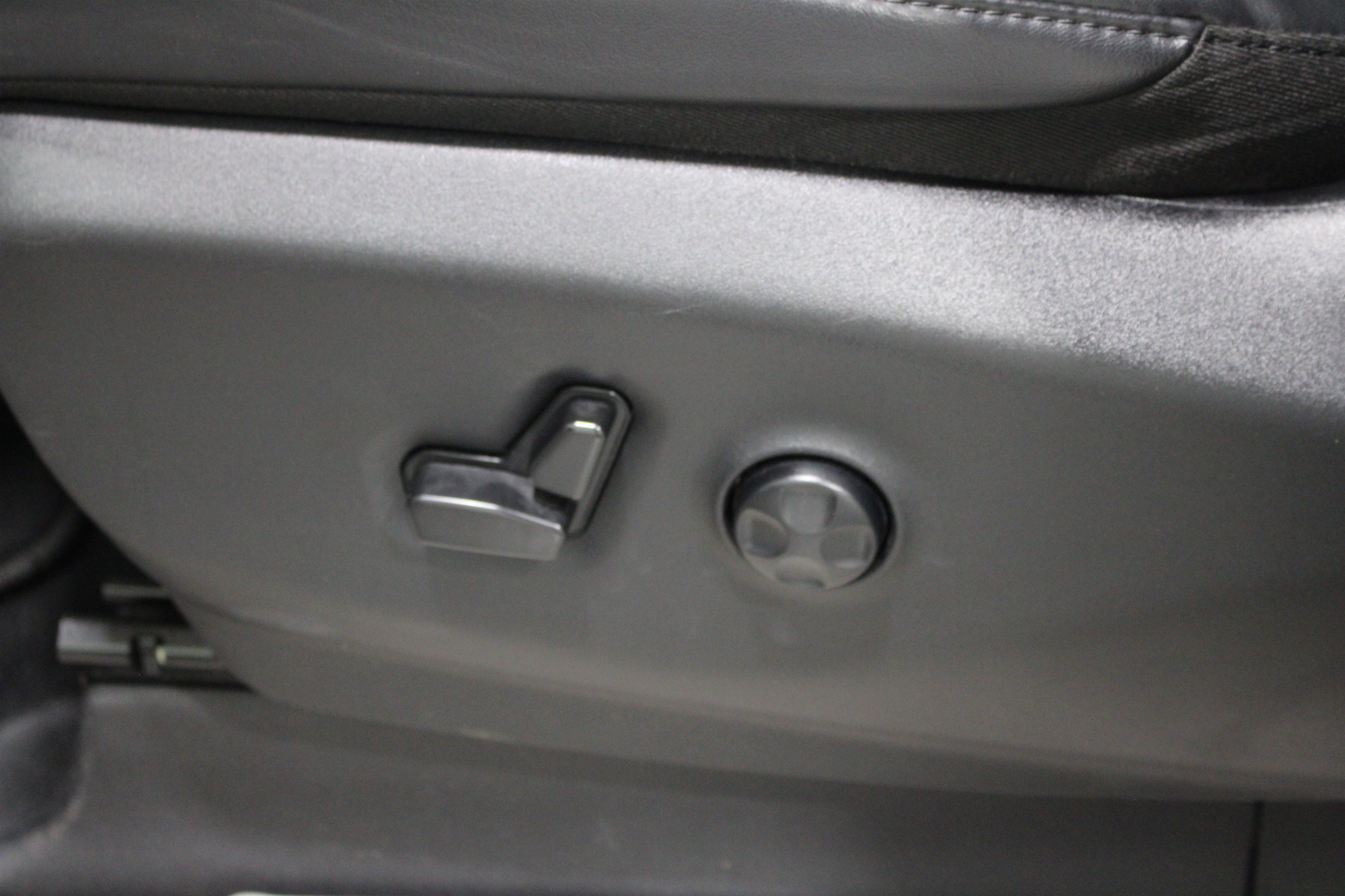 Used 2023 Chrysler Pacifica Touring-L FWD image 5