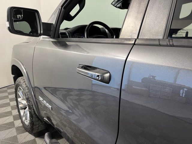 Used 2021 RAM 1500 Laramie w/ Sport Appearance Package AWD/4WD image 10