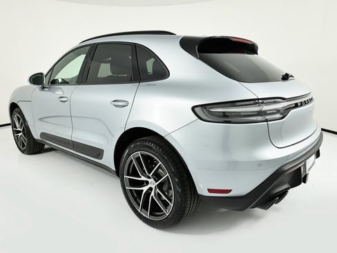 Certified 2025 Porsche Macan image 3