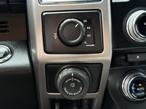 Used 2016 Ford F150 Platinum w/ Equipment Group 701A Luxury AWD/4WD image 23