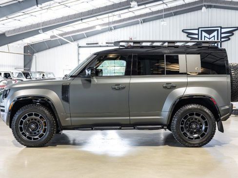 Used 2025 Land Rover Defender 110 AWD/4WD image 3
