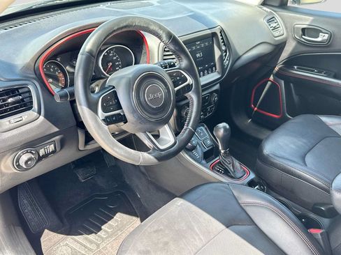 Used 2017 Jeep Compass Trailhawk w/ Leather Interior Group AWD/4WD image 2