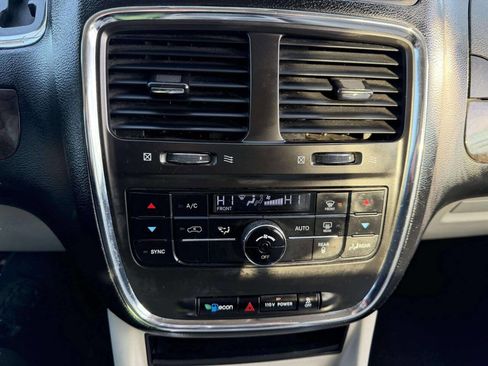 Used 2011 Dodge Grand Caravan Crew w/ Entertainment Group 1 image 48