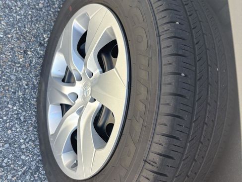 Used 2023 Toyota RAV4 LE AWD/4WD image 27