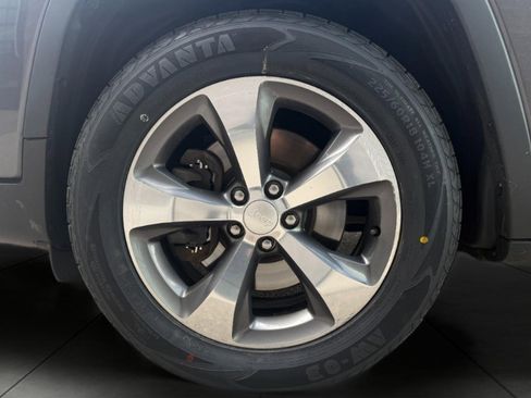 Used 2019 Jeep Cherokee Limited AWD/4WD image 7