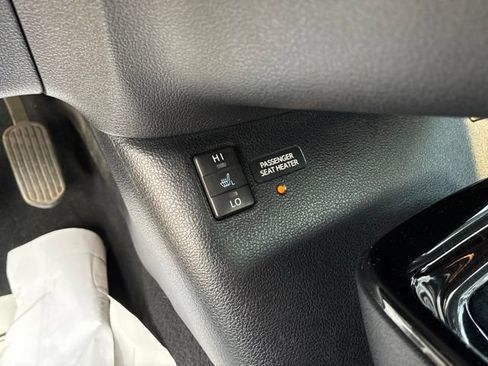 Used 2017 Toyota Prius Four w/ Advanced Technology Package FWD image 19