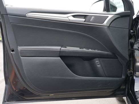 Used 2020 Ford Fusion SE FWD image 14