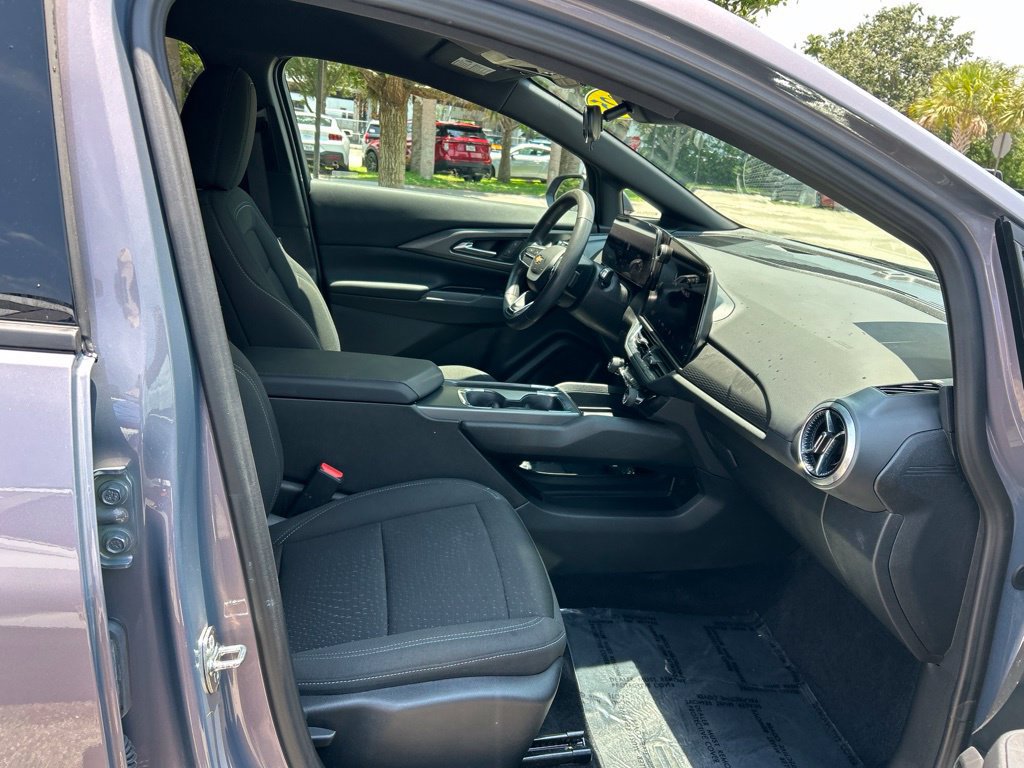 Used 2025 Chevrolet Equinox EV LT FWD image 36