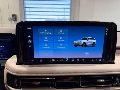 Used 2025 Lincoln Aviator Reserve w/ Equipment Group 201A AWD/4WD image 18