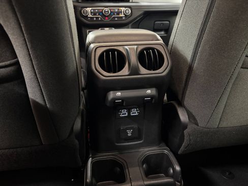 Used 2025 Jeep Wrangler Unlimited Sahara AWD/4WD image 22