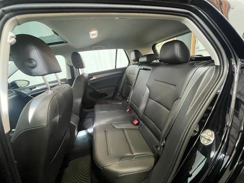 Certified 2021 Volkswagen Golf 4-Door image 24