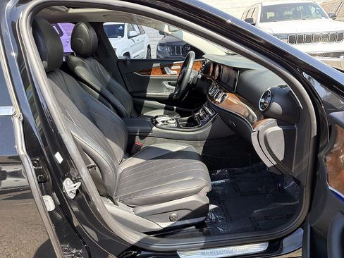Used 2018 Mercedes-Benz E 300 image 28