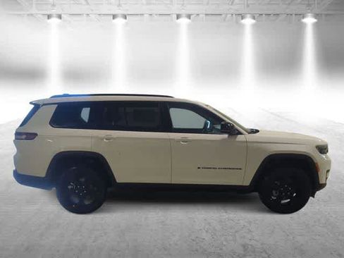 New 2025 Jeep Grand Cherokee L Altitude image 9