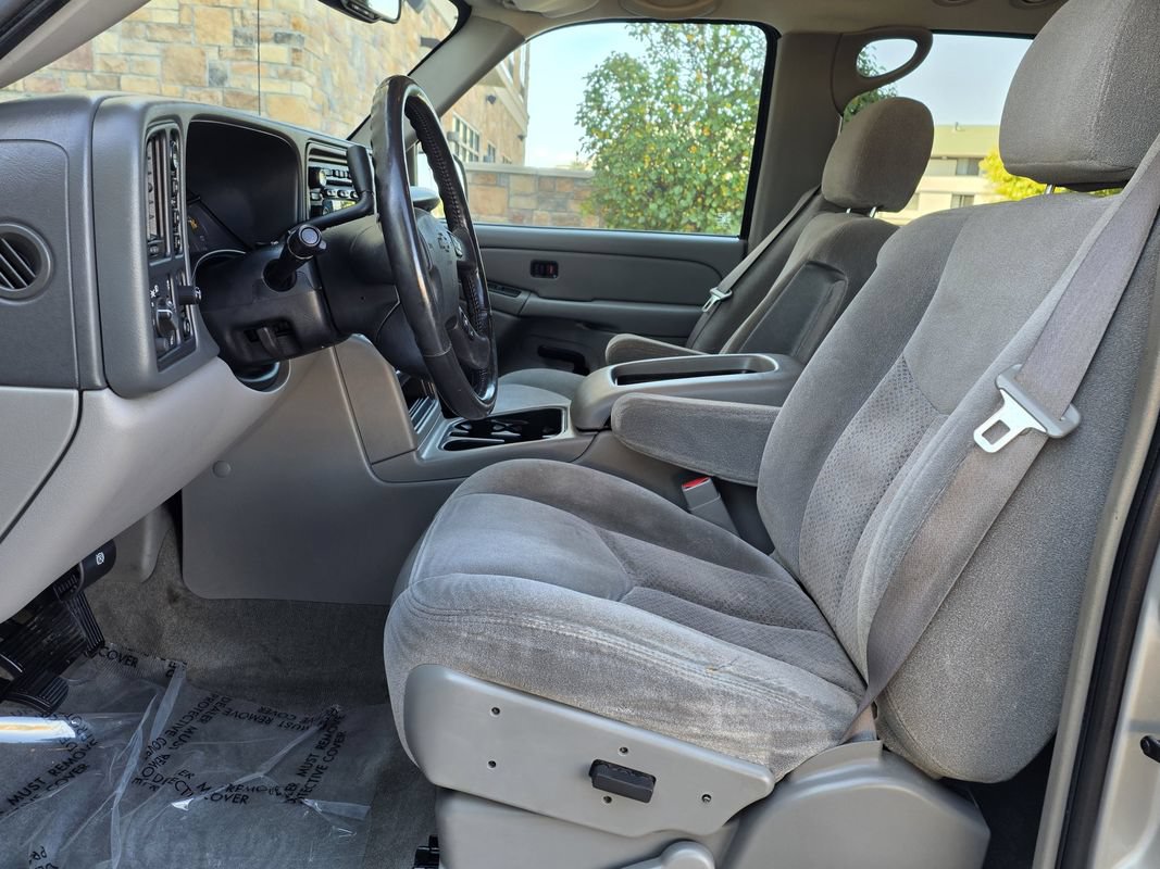 Used 2004 Chevrolet Tahoe LS w/ Preferred Equipment Group AWD/4WD image 10