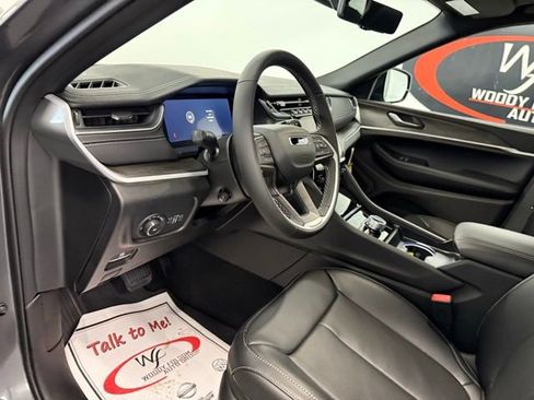 New 2025 Jeep Grand Cherokee Limited image 13