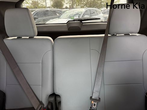 Used 2020 Chevrolet Traverse LT image 14